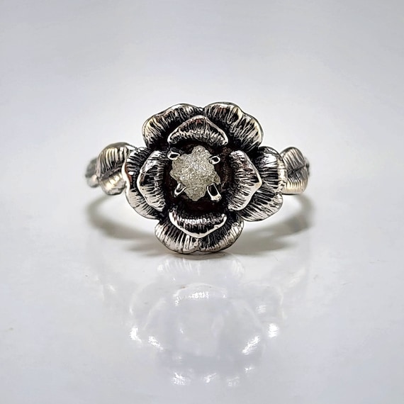Sterling Silver 6mm Wide Antiqued Floral Crystal Center Toe Ring Sterling Silver 6mm Wide Antiqued Floral Crystal Center Toe Ring