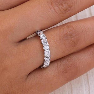 Ehering im Labor gewachsener Diamant im Smaragdschliff aus 10k Gold - Stapelbarer Diamant Ehering