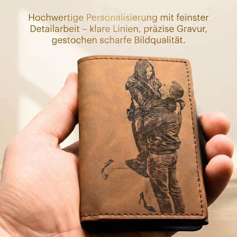 Personalisiertes Lederportemonnaie mit Foto, Initialen & Text | RFID Slim Wallet für Männer, Geschenkidee, hochwertige Echtleder-Geldbörse image 2