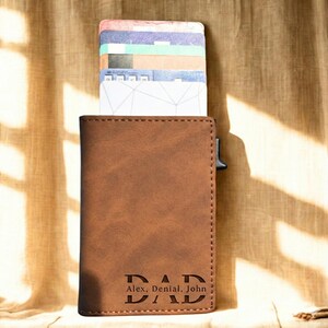 Personalisiertes Lederportemonnaie mit Foto, Initialen & Text | RFID Slim Wallet für Männer, Geschenkidee, hochwertige Echtleder-Geldbörse image 3