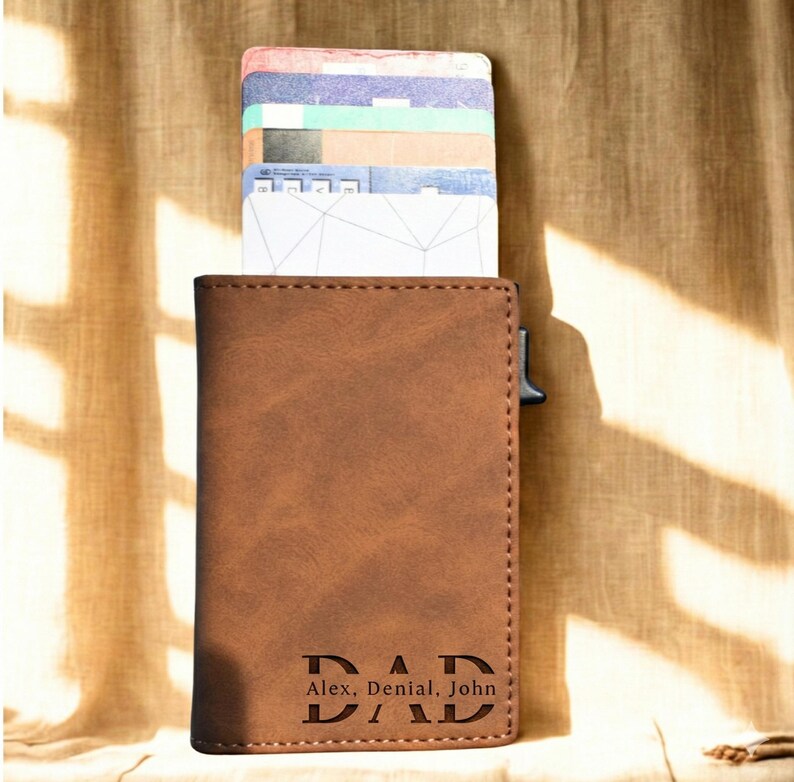 Personalisiertes Lederportemonnaie mit Foto, Initialen & Text | RFID Slim Wallet für Männer, Geschenkidee, hochwertige Echtleder-Geldbörse image 3