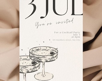 以下が含まれることがあります： 「3 JUL You're invited」のテキストが入ったクリーム色の招待状。7月3日午後6時からのカクテルパーティーを告知し、オリーブが入ったカクテルグラス2つのイラストが描かれています。背景はニュートラルなベージュ色です。