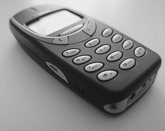 Nokia 3310 – Refurbished Vintage Phone (Blue)