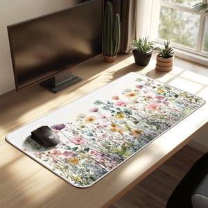 sous-vêtement XXL imprimé fleurs sauvages | Tapis de souris Grande prairie | Tapis de jeu surdimensionné coloré Bloom | Grand bloc-notes pastel pour espace de travail