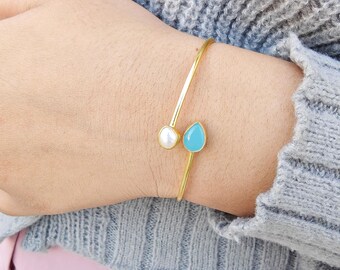 Aqua Chalcedon Süßwasserperle Open Cuff Bangle: Vergoldetes Messing Minimal Armband