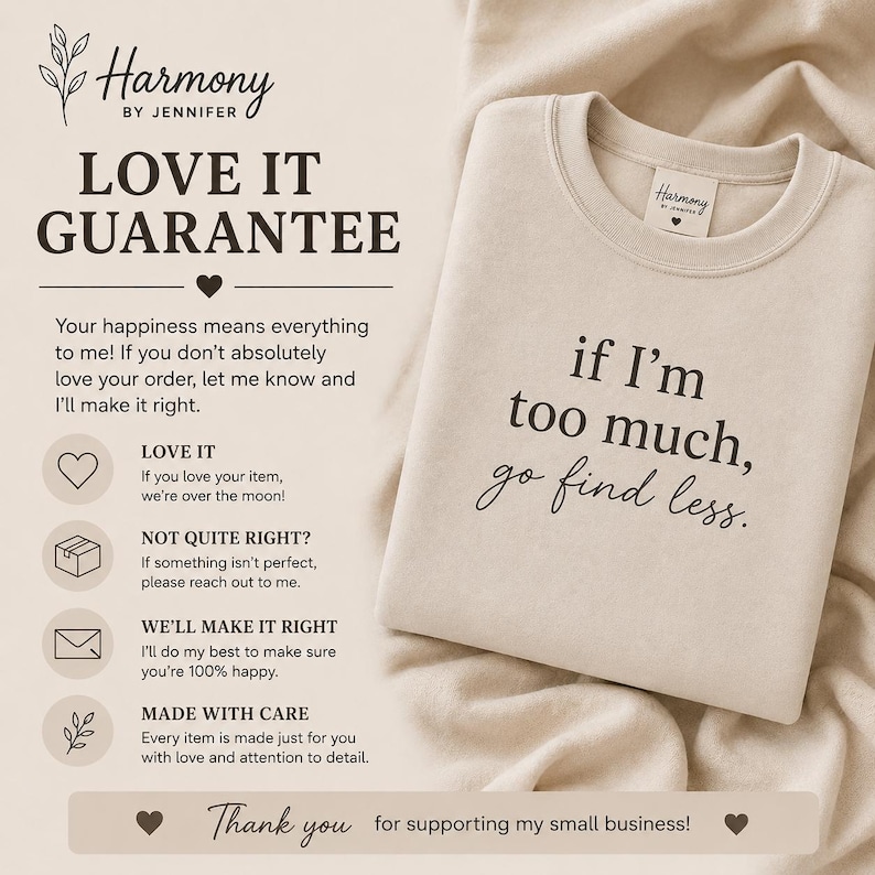 Puede incluir: Una sudadera de cuello redondo en color beige con el texto negro 'if I'm too much, go find less.' en la parte delantera. La prenda incluye una etiqueta de marca 'Harmony by Jennifer' en el cuello y se muestra junto a una pol&iacute;tica de satisfacci&oacute;n.