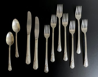 11 piece Vintage, Silver Plate, Flatware Set - Wm Rogers Avalon-Cabin pattern, 1940, 7 Grille Forks, 2 Grille Knives and 2 Teaspoons, WWII