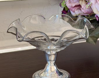 Compota de cristal Alvin de plata esterlina vintage con borde ondulado.