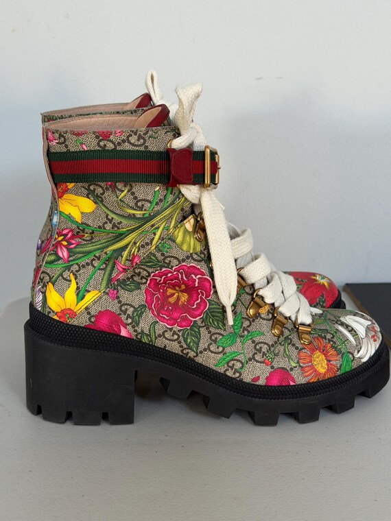 Gucci GG Supreme Monogram Flora Lace Up Combat Ankle Boots 38.5