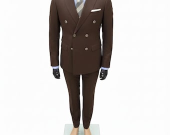 ブラウンのダブルブレストスーツ：上品なツーピースのメンズ