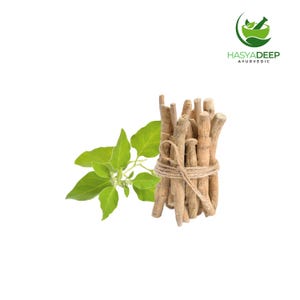 K&ouml;nnte beinhalten: Ein B&uuml;ndel hellbrauner, getrockneter St&ouml;cke, mit Schnur gebunden, zusammen mit gr&uuml;nen Bl&auml;ttern. Das Bild zeigt das Logo von HASYADEEP AYURVEDIC, was auf ein Naturheilprodukt hindeutet.