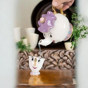 Juego de té de La Bella y la Bestia de la Sra. Potts y Chip, tetera y taza de cerámica, regalo inspirado en Disney, decoración coleccionable para fiestas de té.