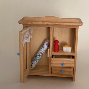 Miniatur-Holzstall mit Zubehör für Ihr Puppenhaus Re-Do