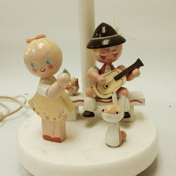 Guardería lámpara Vintage años 1960 infantil para la empanada de Cutie en su vida.  Figuras coleccionables IRMI.