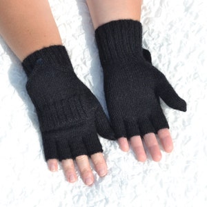 Black pure alpaca convertible mittens with fully covered thumbs