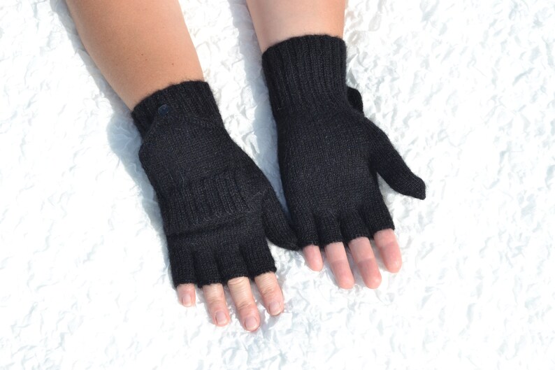 Black pure alpaca convertible mittens with fully covered thumbs