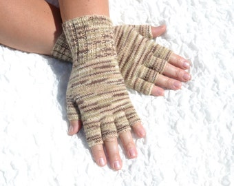 Halbfingerhandschuhe, handgestrickte Wollhandschuhe, braune und beige Handschuhe, handgemachte Damenhandschuhe, handgestrickte Winterhandschuhe, offene Fingerhandschuhe