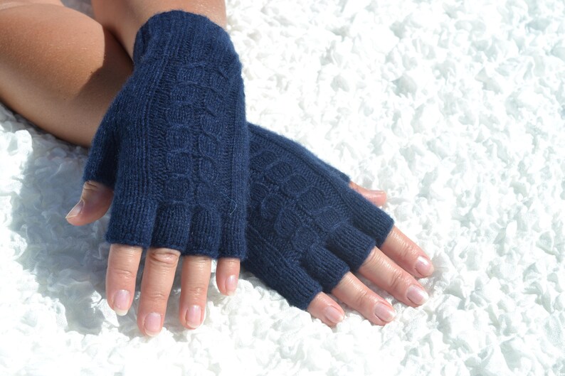 Dark blue cashmere half finger gloves