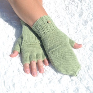 Green convertible gloves handmade from alpaca wool and sheep wool