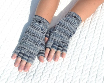 Hand knitted grey convertible gloves with stripes, handmade flip top mittens, half finger gloves convertible to mittens, wool gray glomitts