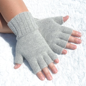 Light grey alpaca blend half finger gloves, hand knit open finger gloves, alpaca gloves, wrist & hand warmers, typing gloves in M size