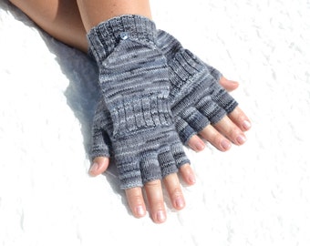 Gray convertible mittens, hand knitted convertible gloves, handmade flip top mittens, knit wool glomitts, gray women's  gloves,small mittens