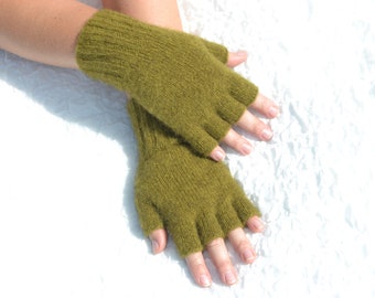 Yak wool green half finger gloves, hand knitted open finger gloves for cold hands, handmade yak gloves, green wrist warmers in medium size