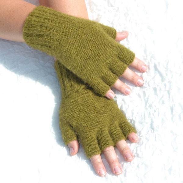 Yak wool green half finger gloves, hand knitted open finger gloves for cold hands, handmade yak gloves, green wrist warmers in medium size
