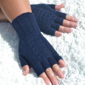 Dark blue cashmere half finger gloves