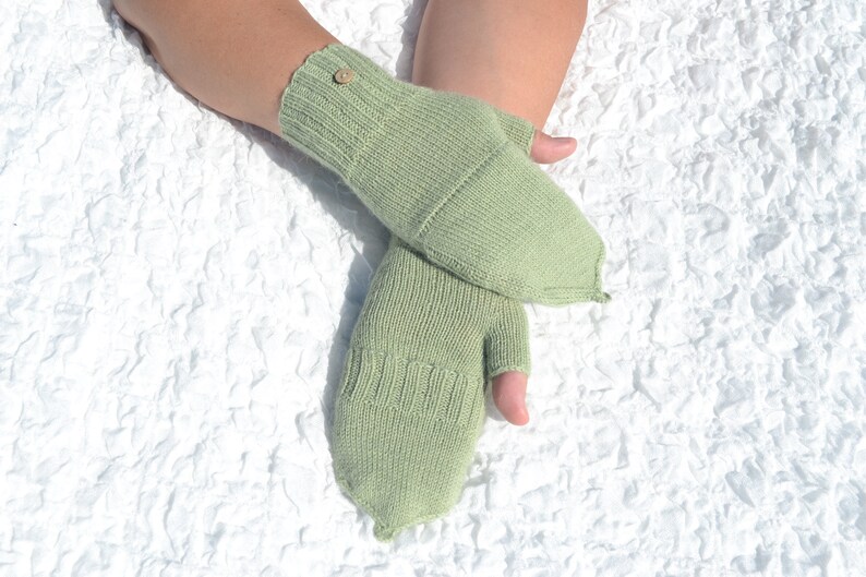 Green convertible gloves handmade from alpaca wool and sheep wool