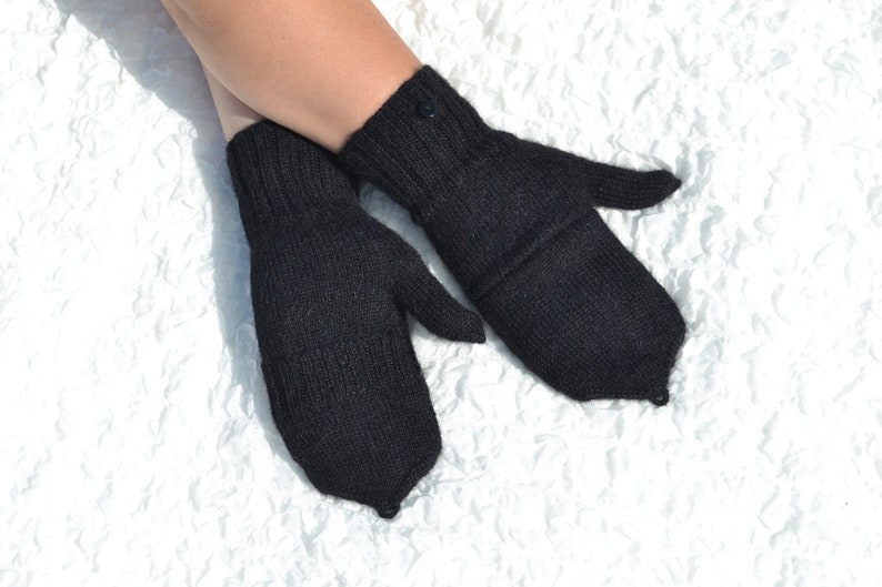 Black pure alpaca convertible mittens with fully covered thumbs