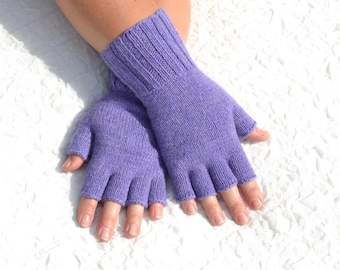 Lavender purple half finger gloves hand knit of super soft high quality goat wool in small medium size, women winter gloves with open finger