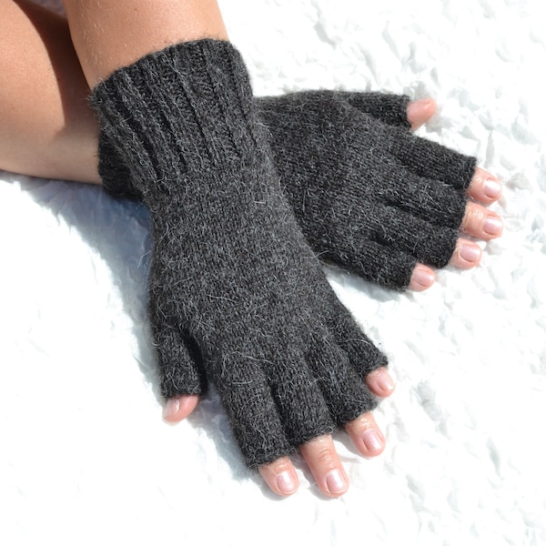Schwarze / anthrazitfarbene Halbfingerhandschuhe aus Alpaka, handgestrickte schwarze Handschuhe, offene Fingerhandschuhe aus Alpakawolle, schwarze spitzenlose Handschuhe, unisex Handschuhe