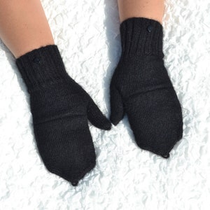 Black pure alpaca convertible mittens with fully covered thumbs