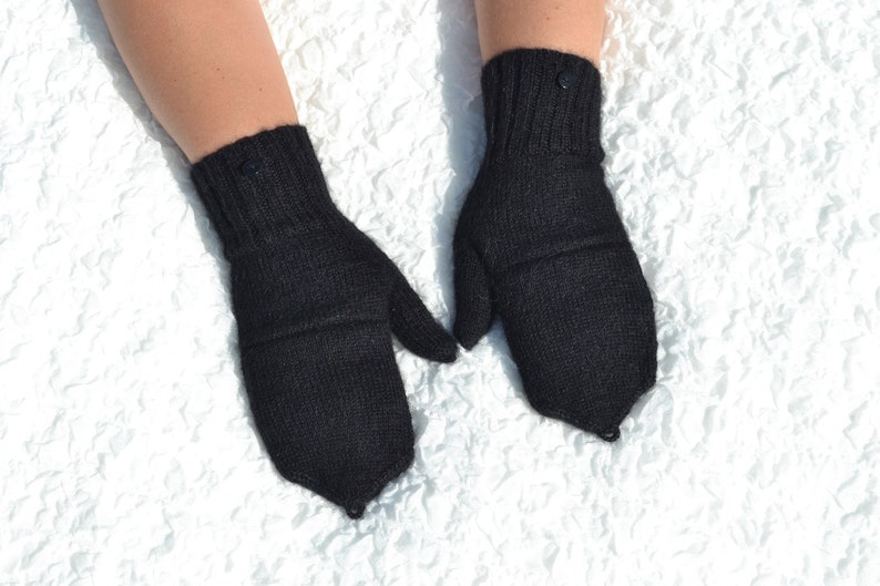 Black pure alpaca convertible mittens with fully covered thumbs