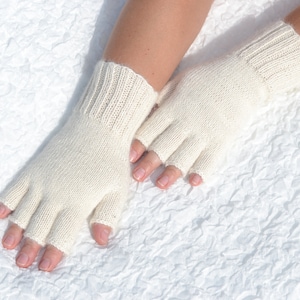 Cremefarbene Alpaka Halbfinger Handschuhe, handgestrickte damen Handschuhe mit offenen Fingern, handgemachte Pulswärmer, Alpaka Wolle Handschuhe, gestrickte Handschuhe