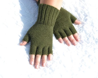 Green alpaca half finger gloves, hand knitted alpaca gloves, alpaca wool gloves, dark green gloves, open finger gloves / hand warmers