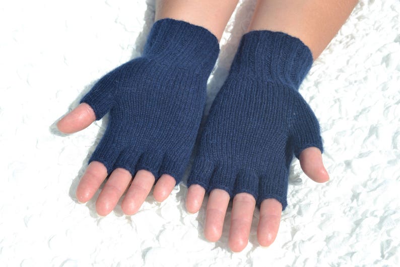 Dark blue cashmere half finger gloves