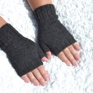 Dark grey fingerless gloves made of alpaca wool, hand knitted charcoal gloves, handmade dark grey alpaca gloves, small open finger gloves