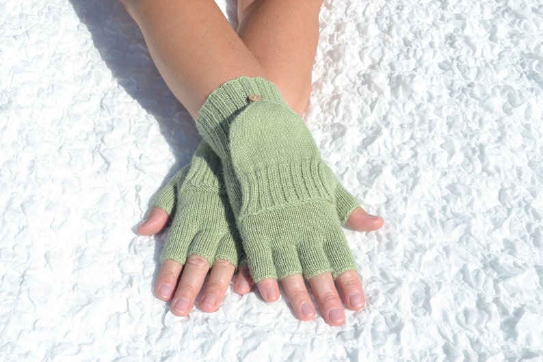 Green convertible gloves handmade from alpaca wool and sheep wool