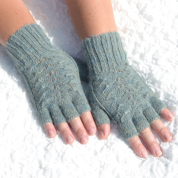 Gants demi-doigts en laine d’alpaga, gants pour femmes tricotés à la main, gants d’alpaga faits à la main, gants demi-doigts tricotés par câble, gants gris aqua