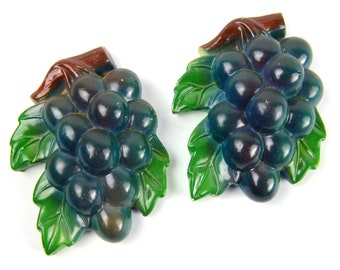 chalkware, wall plaque,  mid century, grapes, fruit, 1960s, kitsch, vintage kitchen