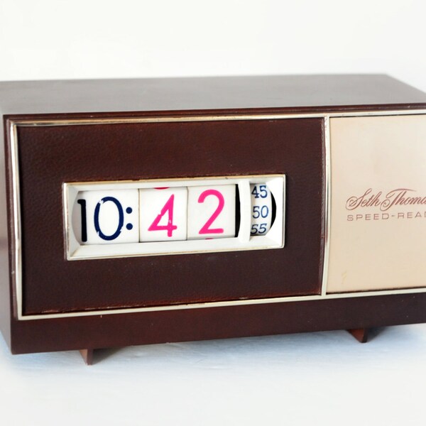 Seth Thomas Speed Read flip clock, model E039-001, mid century modern, faux woodgrain, in beautiful chocolate brown and gold