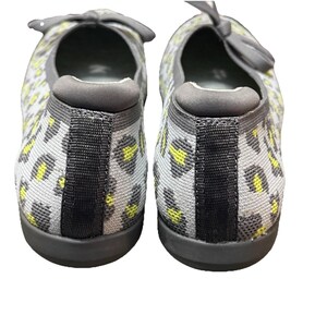 Clarks Cloudsteppers Slip-on Damskor Carly Hope Grå US 8 Med Leopard bild 9