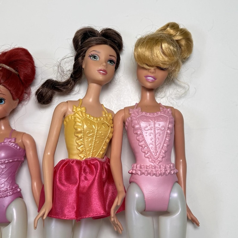 Lote de 5 muñecas bailarinas de princesas Disney: Ariel, Bella, Cenicienta y Rapunzel, 29 cm (11,5 pulgadas). imagen 5