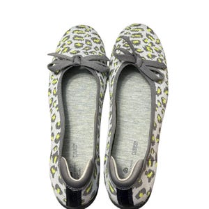 Clarks Cloudsteppers Slip-on Damskor Carly Hope Grå US 8 Med Leopard bild 4