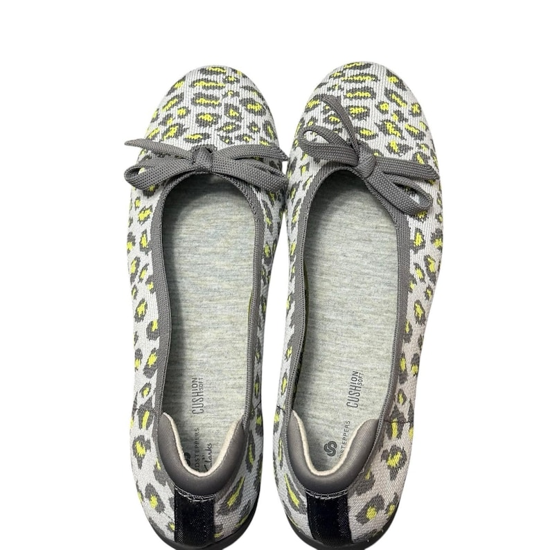 Clarks Cloudsteppers Slip-on Damskor Carly Hope Grå US 8 Med Leopard bild 4