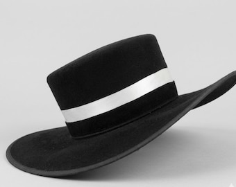Cappello a cilindro in feltro di lana nera fatto a mano – Ispirato a Melania Trump, elegante cappello da cerimonia per Derby, chiesa e matrimonio.