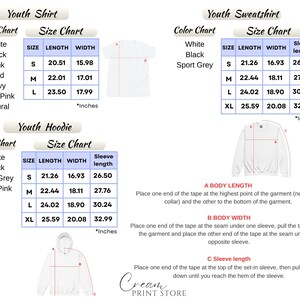 Puede incluir: Tablas de tallas para camisetas, sudaderas y sudaderas con capucha juveniles, con medidas de largo, ancho y largo de manga en pulgadas. Colores disponibles: blanco, negro, rosa, rojo, marino, rosa coral, natural y gris deportivo. Se incluyen instrucciones de medici&oacute;n.