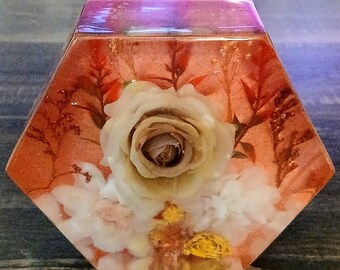 Handarbeit, sechseckiger Epoxidharz Blumenschmuck Briefbeschwerer/Buchstütze oder dekorativ